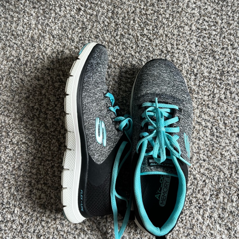 Skechers tennis shoe 6.5 US